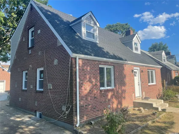 264 Brook Street, Westbury, NY 11590