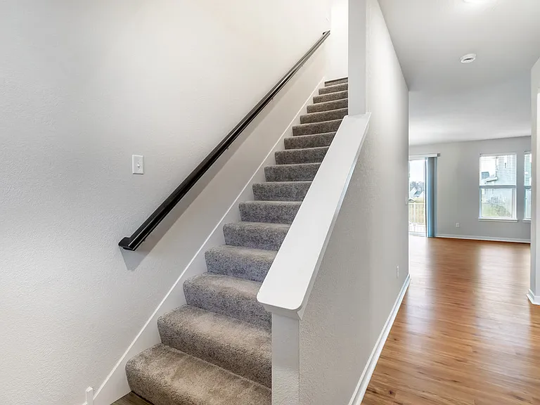 670 Lambert Dr — Photo 14