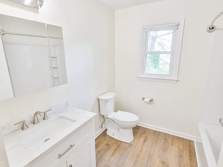 2066 Chester Rd #4 — Photo 10