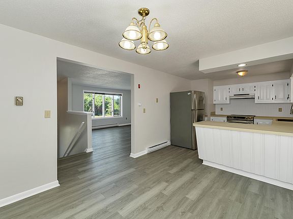 3rd image of 350 Duck Pond Road