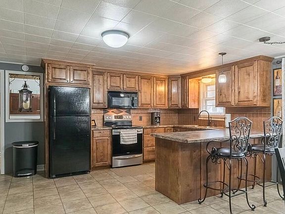 3rd image of 304 Leray Ave