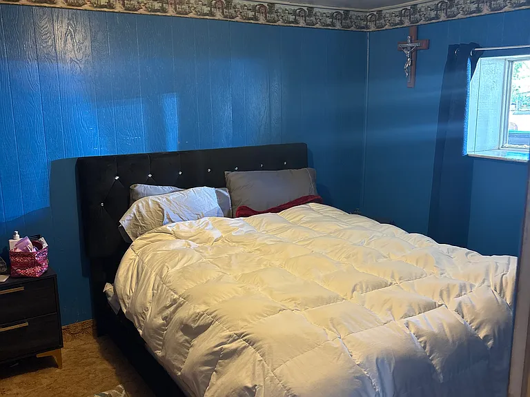 Large bedroom with walking closet