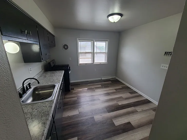 6912 W Silver Spring Dr — Photo 6