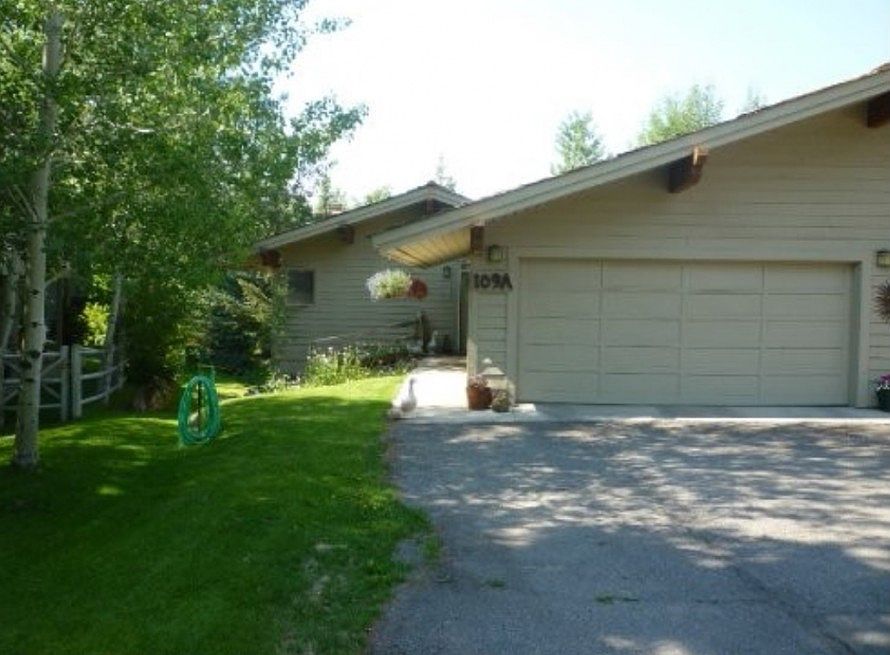 2nd image of 109 Latigo Ln #1