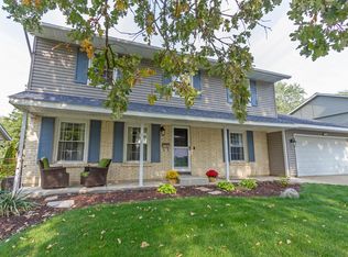 145 Dato Dr, Streamwood, IL 60107