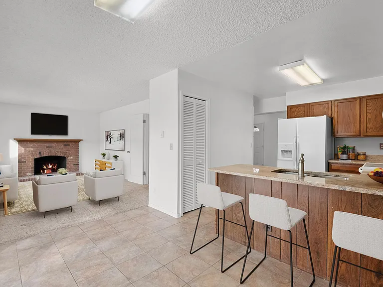 1009 S Lewiston Way — Photo 17