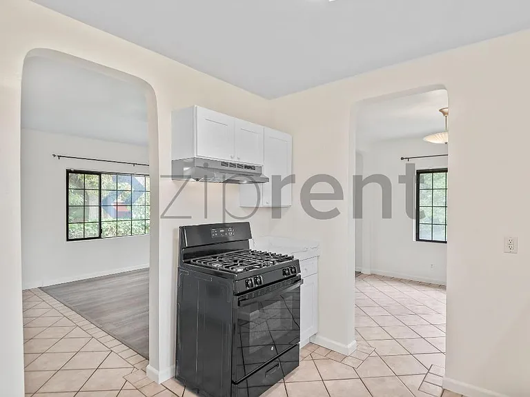 728 E 24th St #728 — Photo 17