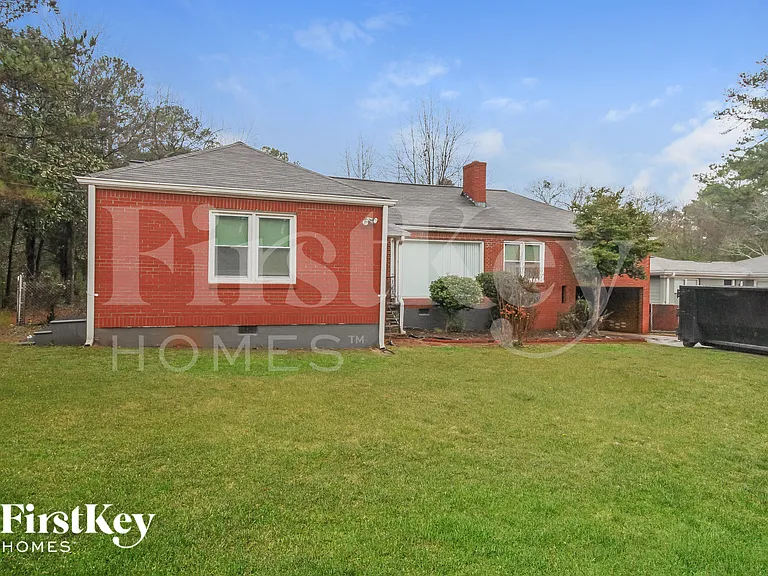 1648 Columbia Dr — Photo 4