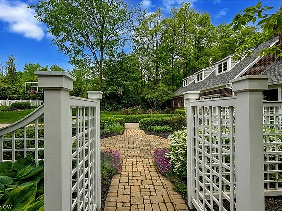 3rd image of 1819 Four Seasons Dr