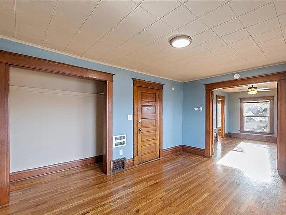 Living area to bedroom