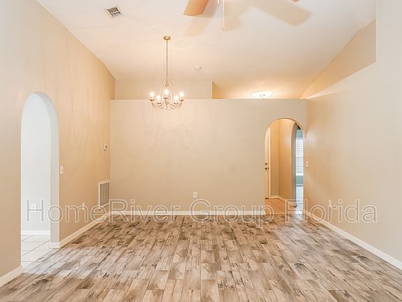 5th image of 225 Winding Cove Ave