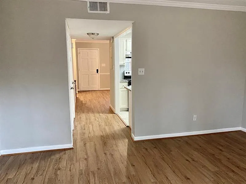 2 bed, 1.5 bath, 1056 sqft, $1,750 — Photo 4