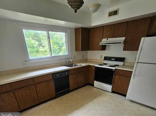 32 Alans Ln, Boyertown, PA 19512
