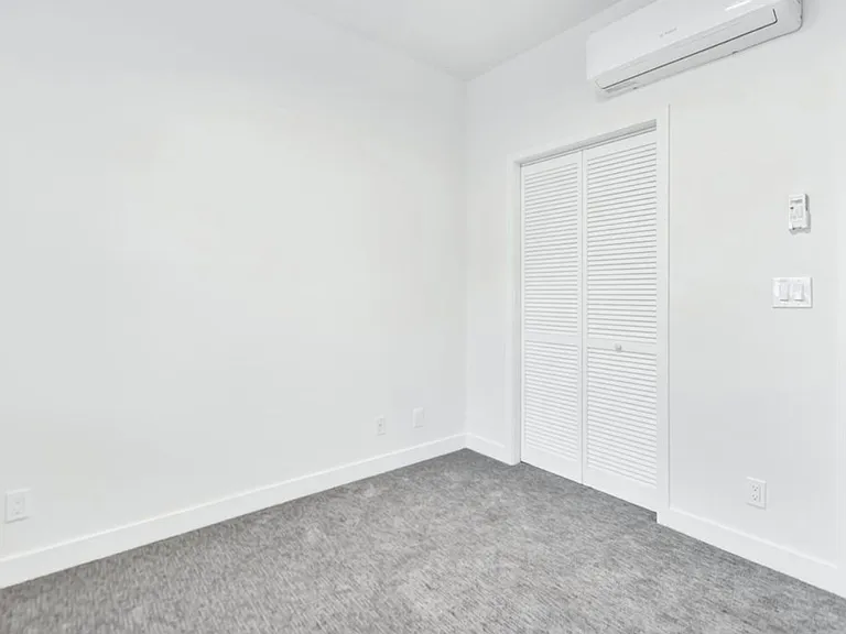2 bedroom / 1 bath | Midtown Duplex Available Now — Photo 14