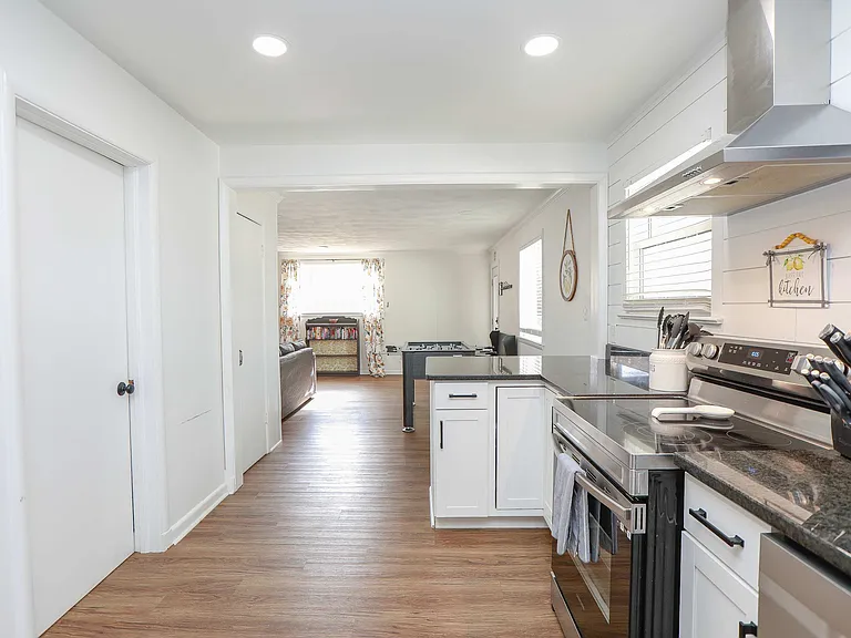 Capeview Ave — Photo 18