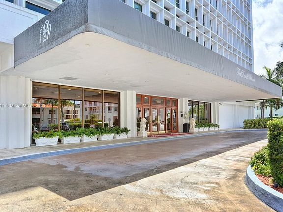2nd image of 700 Biltmore Way APT 1001