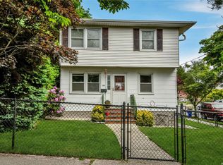 219 Manorhaven Blvd, Port Washington, NY 11050