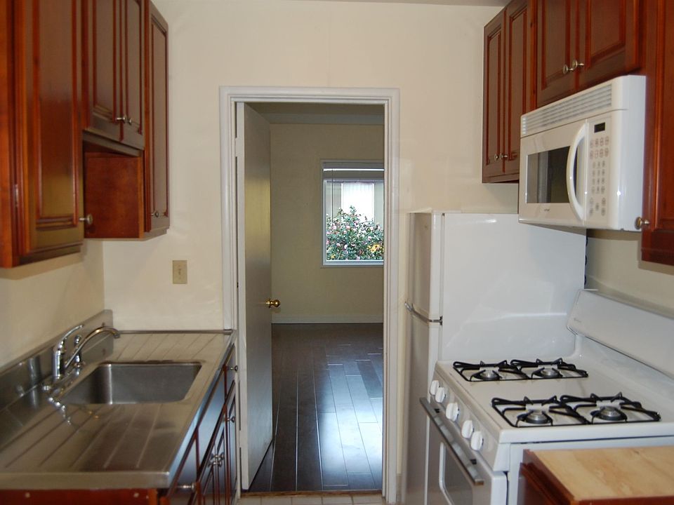 1st image of 711 14th St #3