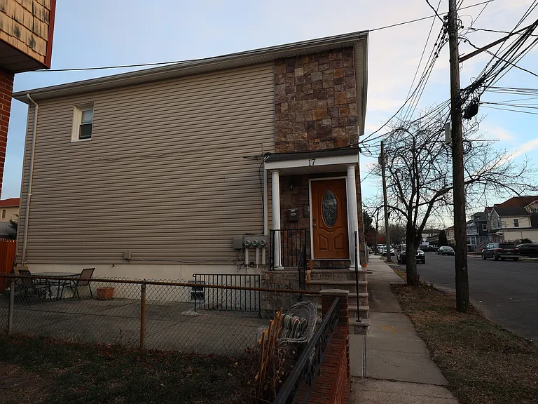 17 Winfield St #B — Photo 2