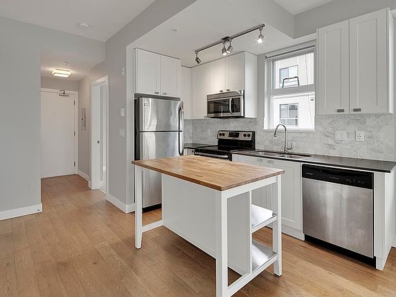 4th image of 3080 Gladwin Rd #504