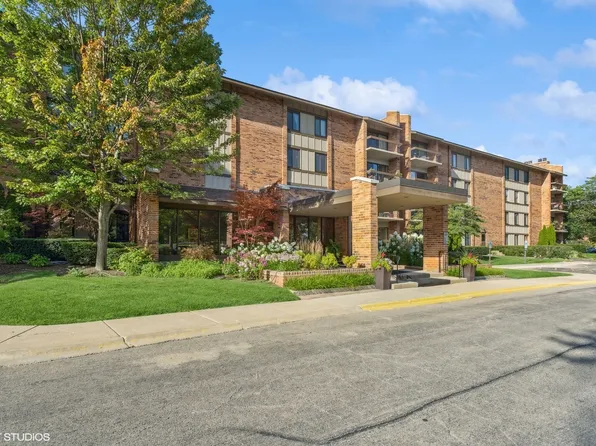 201 Lake Hinsdale Dr APT 211, Willowbrook, IL 60527