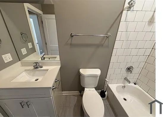 4710 S King Dr — Photo 7