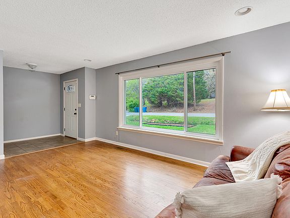 5th image of 2540 Highpoint Dr