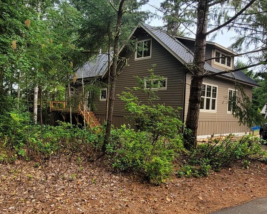 1st image of 730 NW Highland Dr
