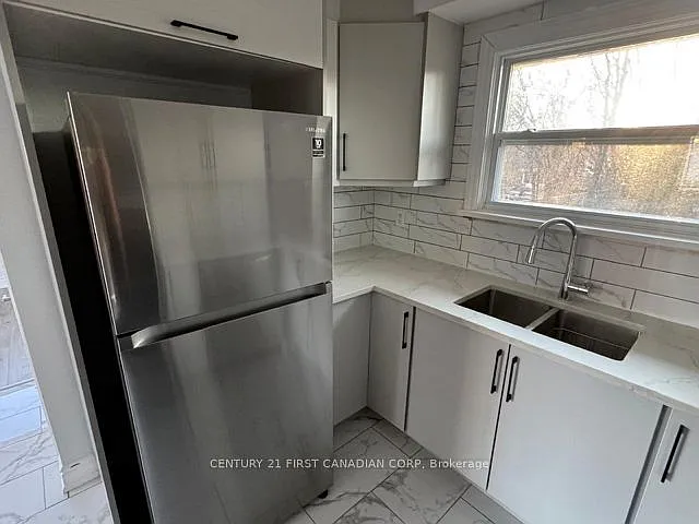 3 bed, $2,100 — Photo 4