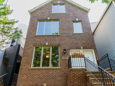 1525 W Barry Ave APT 2F, Chicago, IL, 60657