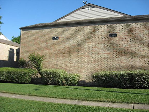 3rd image of 7067 N Holiday Dr
