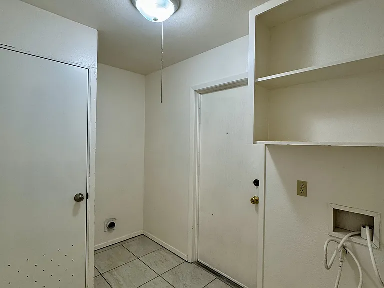 1104 Siesta Dr — Photo 17