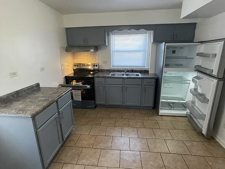 15032 Dorchester Ave #1W — Photo 4