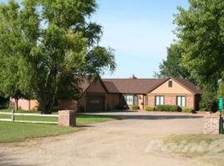 901 N Gale Rd, Mitchell, SD 57301