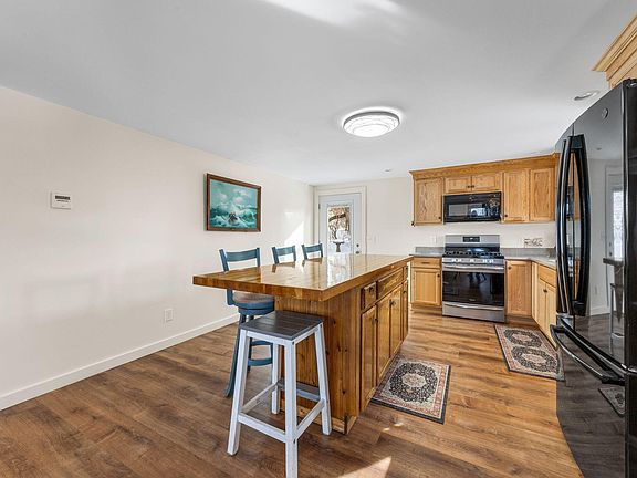 4th image of 16 Town Neck Road