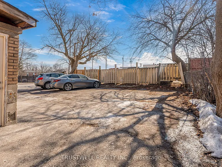 105 Mary St E #1 — Photo 16