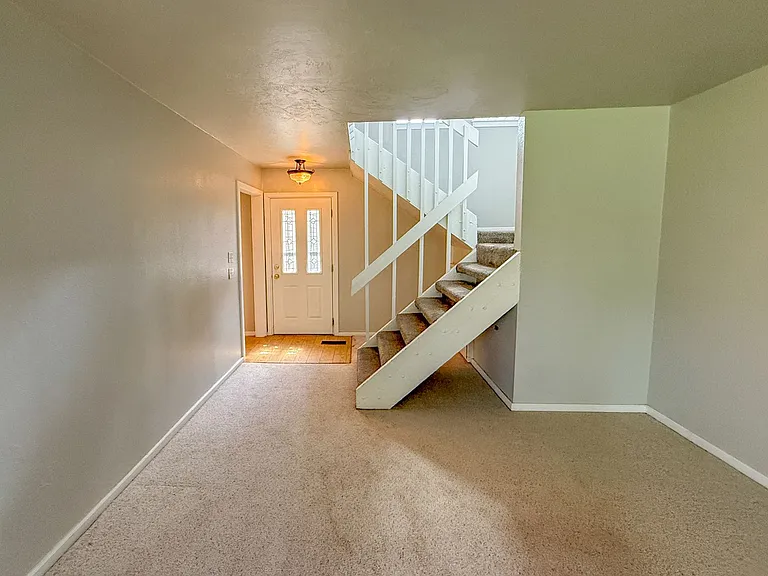 12021 Hawthorne Ln — Photo 9