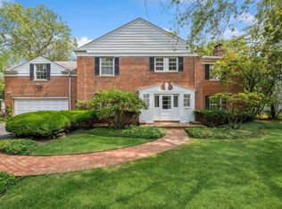 1077 Elm Ridge Dr, Glencoe, IL 60022