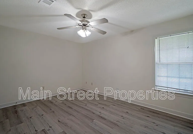 1301 Elliott St — Photo 13