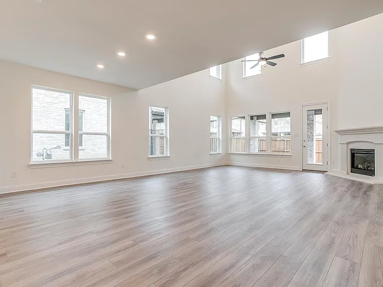 9836 Derbyshire Dr — Photo 55