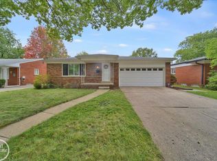 25753 Loretta Ave, Warren, MI 48091