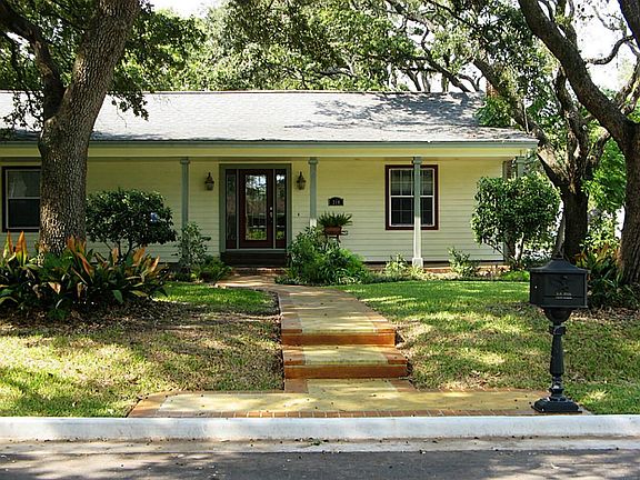 2nd image of 214 3rd St