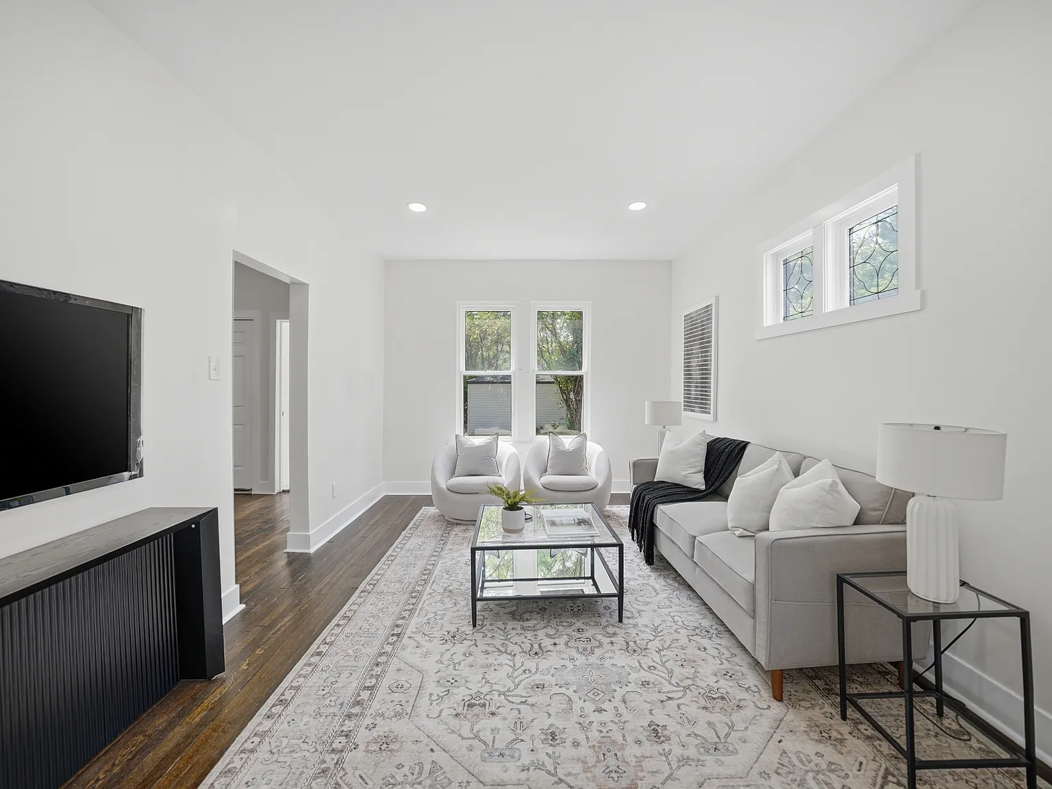 4 bed, 2.5 bath, 2728 sqft, $1,995 — Photo 4