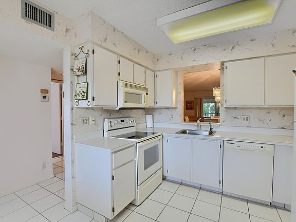 4th image of 7281 Amberly Lane #309