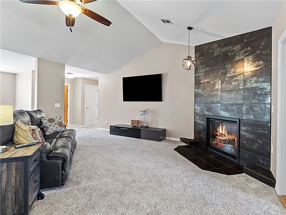 4th image of 2 Henry Cir
