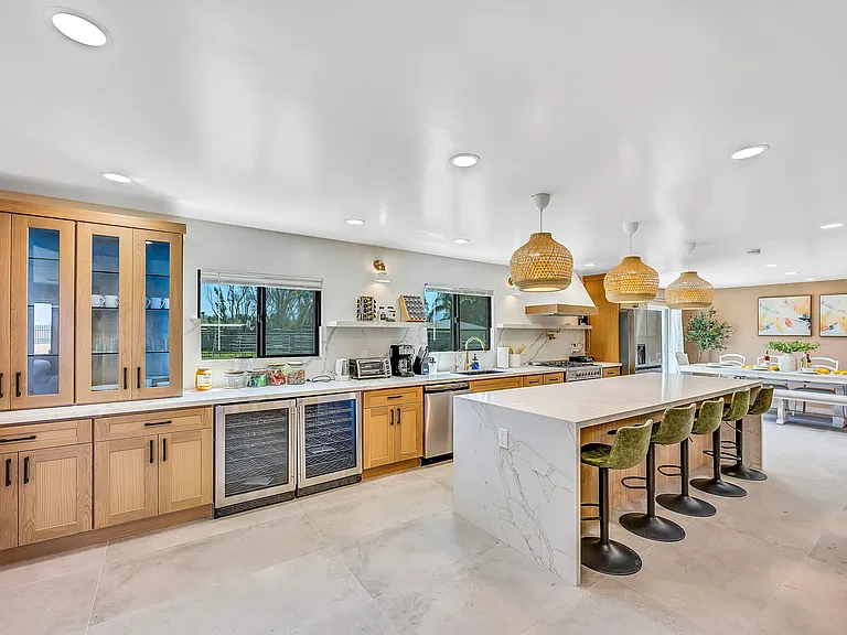 1080 River Dr — Photo 16