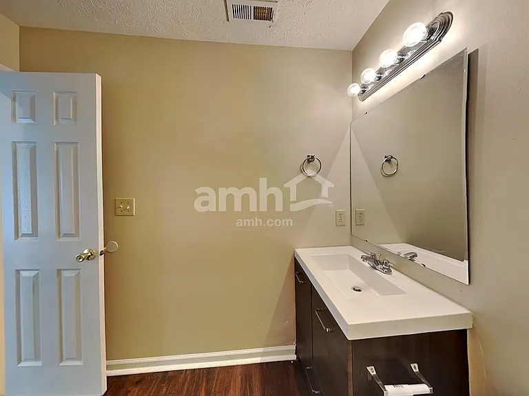 8103 Chesterhill Ln — Photo 12