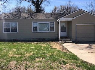 1653 SW 21st St, Topeka, KS 66604