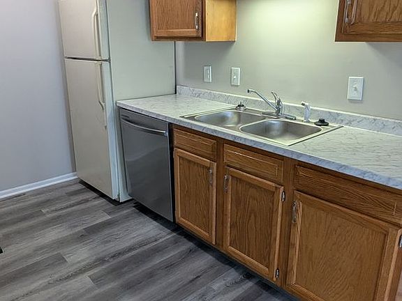 5th image of 871 Kerns Dr NE APT C