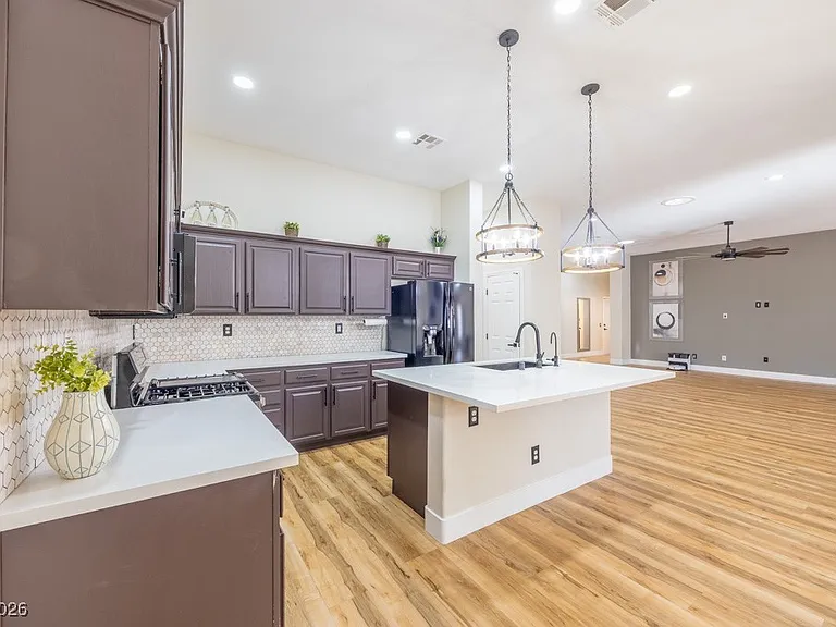 8217 Cabin Springs Ave — Photo 11
